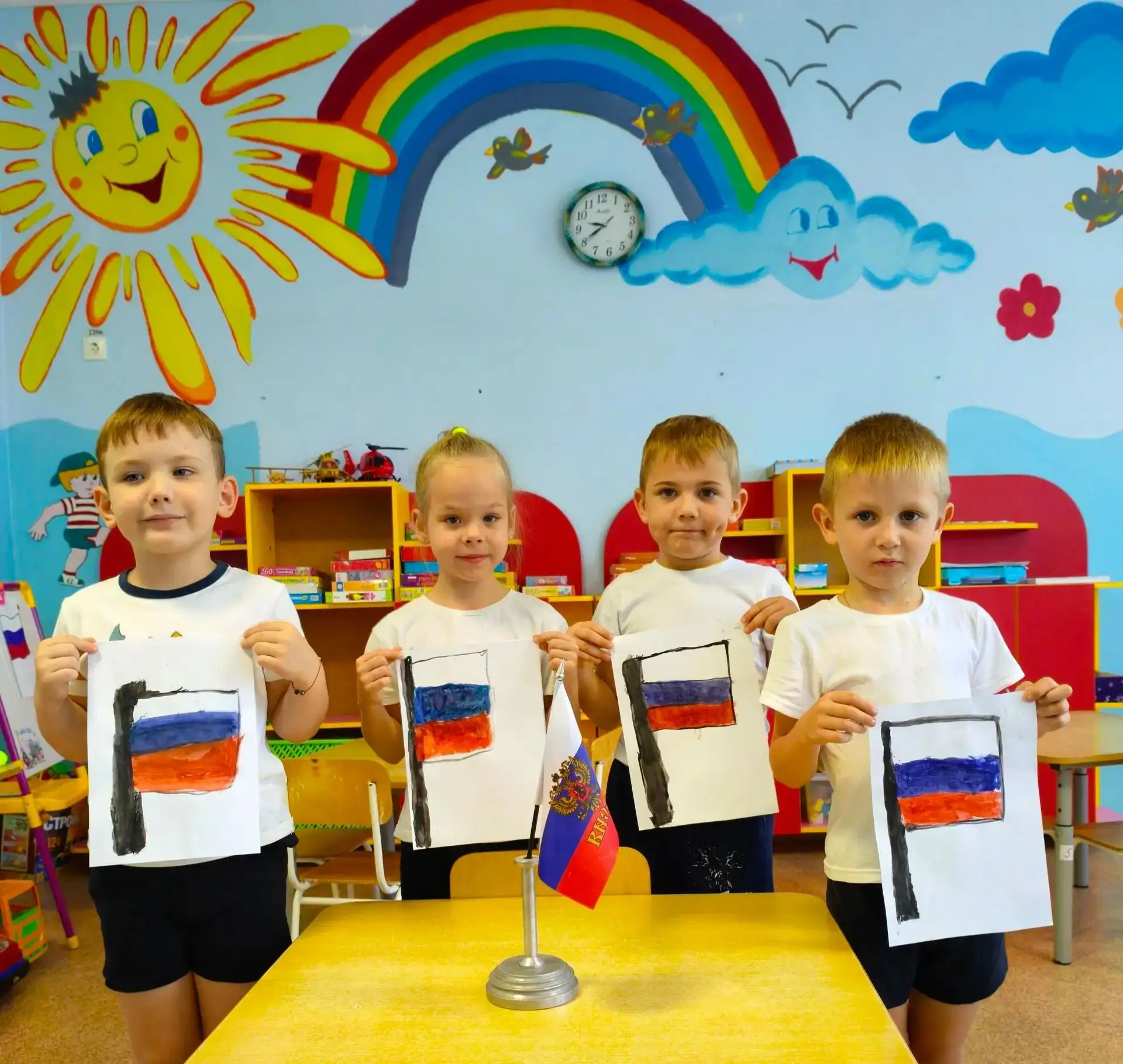 🇷🇺 День Государственного флага РФ в группе "Лучик"! 🇷🇺