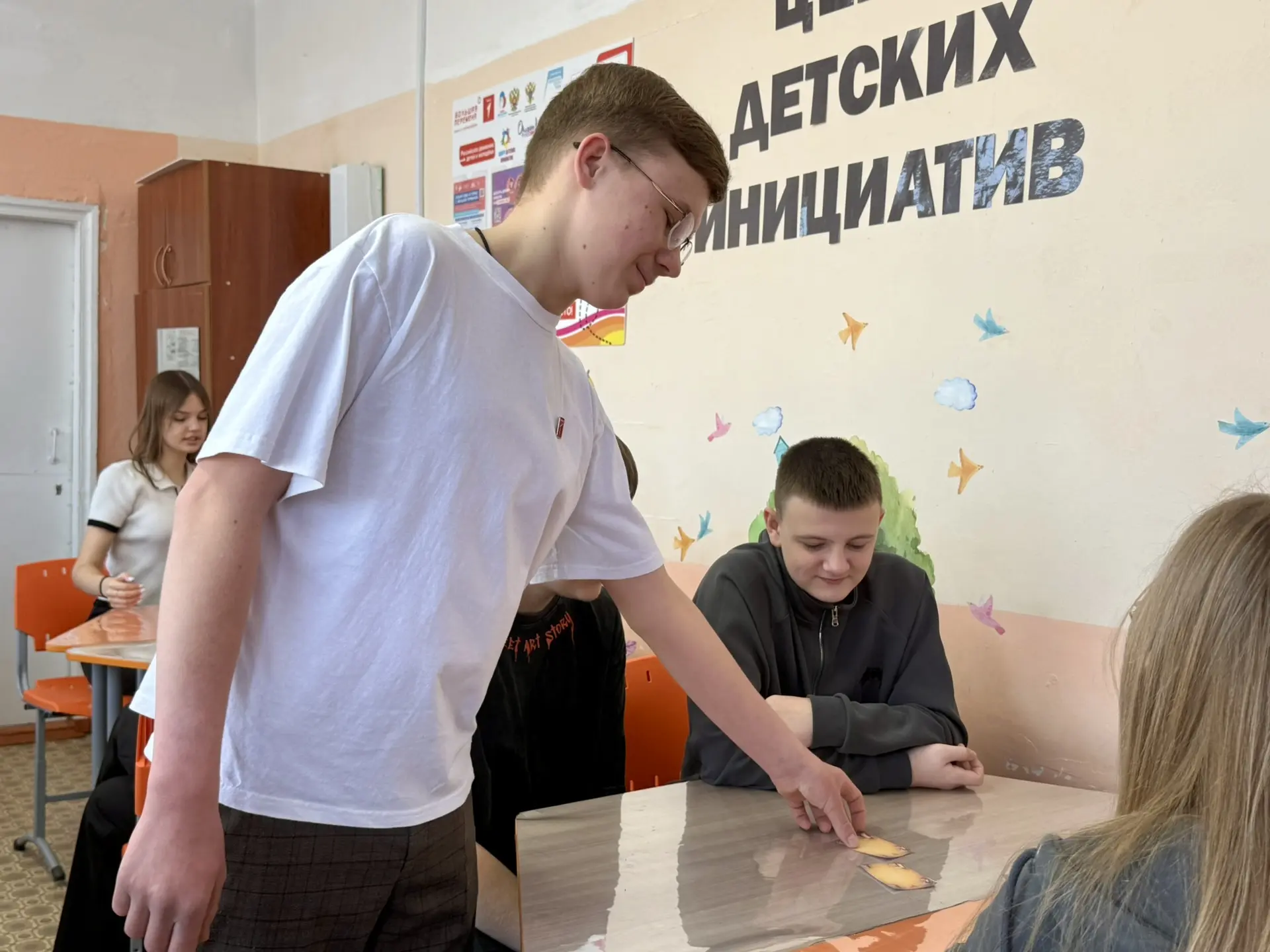 ВИКТОРИНА «МЫСЛИТЬ ПО-РУССКИ»  12 марта в Центре детских инициатив собрались ребята из 8-х классов! 