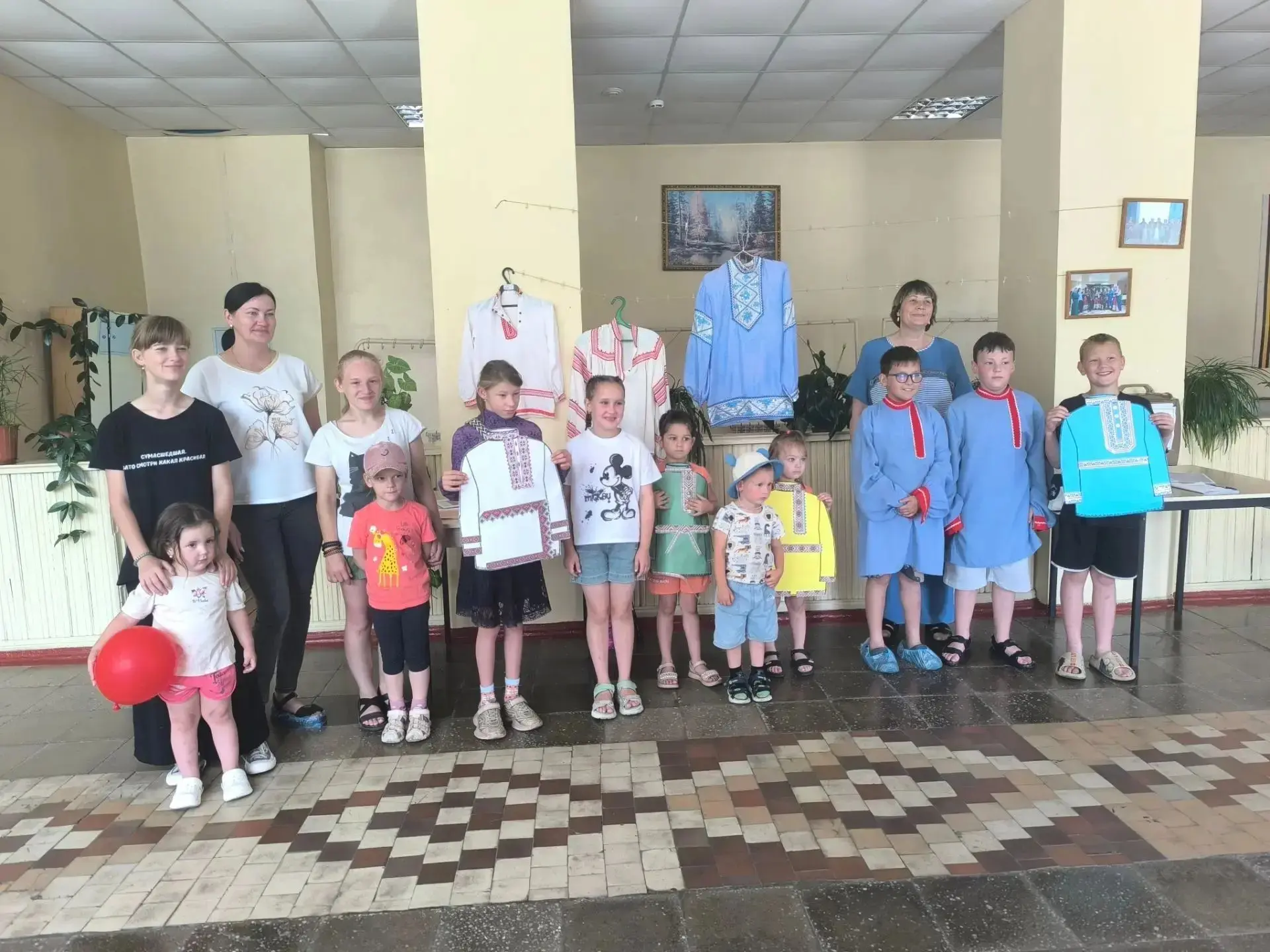 Для ребят, собравшихся в Доме культуры села Иннокентьевка 🏛️, работники культуры и библиотеки прове