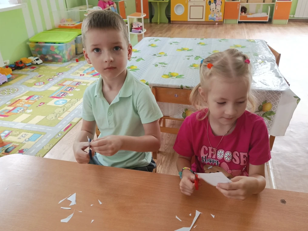 6 группа.
Акция "Подари ромашку".
В День семьи, любви и верности дети нашей группы изготовили и пода