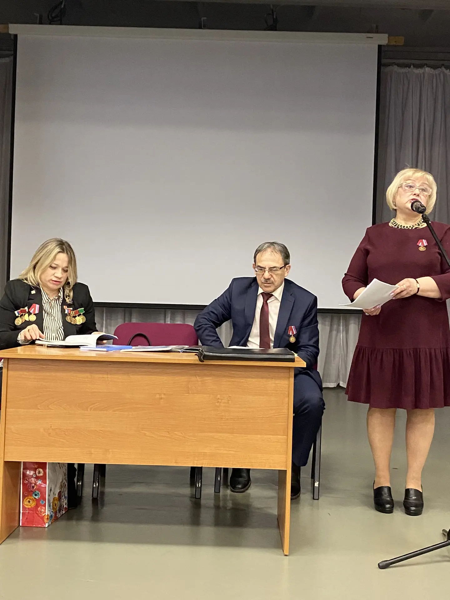 ПУБЛИЧНАЯ ЛЕКЦИЯ 
Сегодня в актовом зале состоялась встреча учащихся с талантливыми поэтами. Меропри