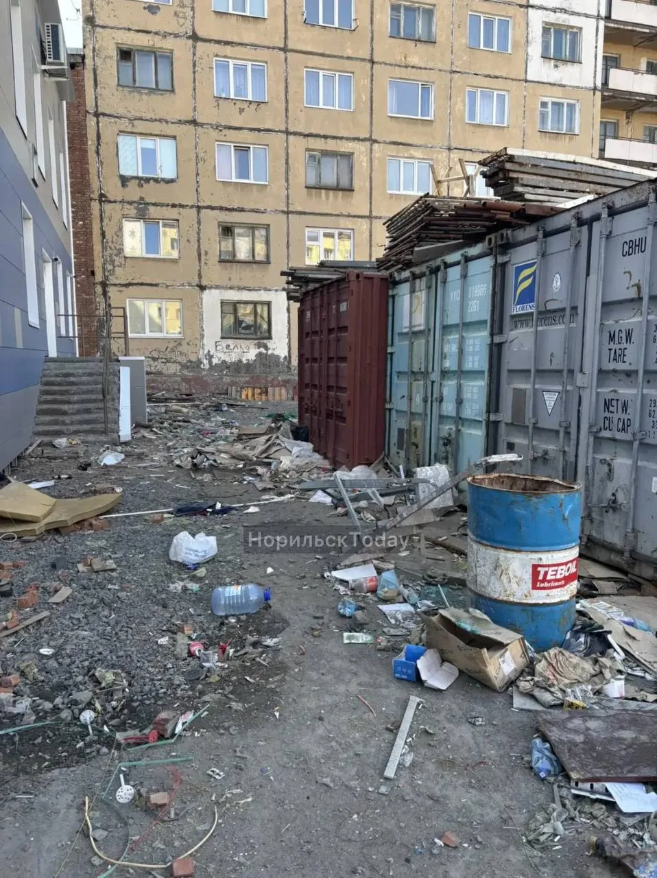 Продолжается история с футбольным полем…