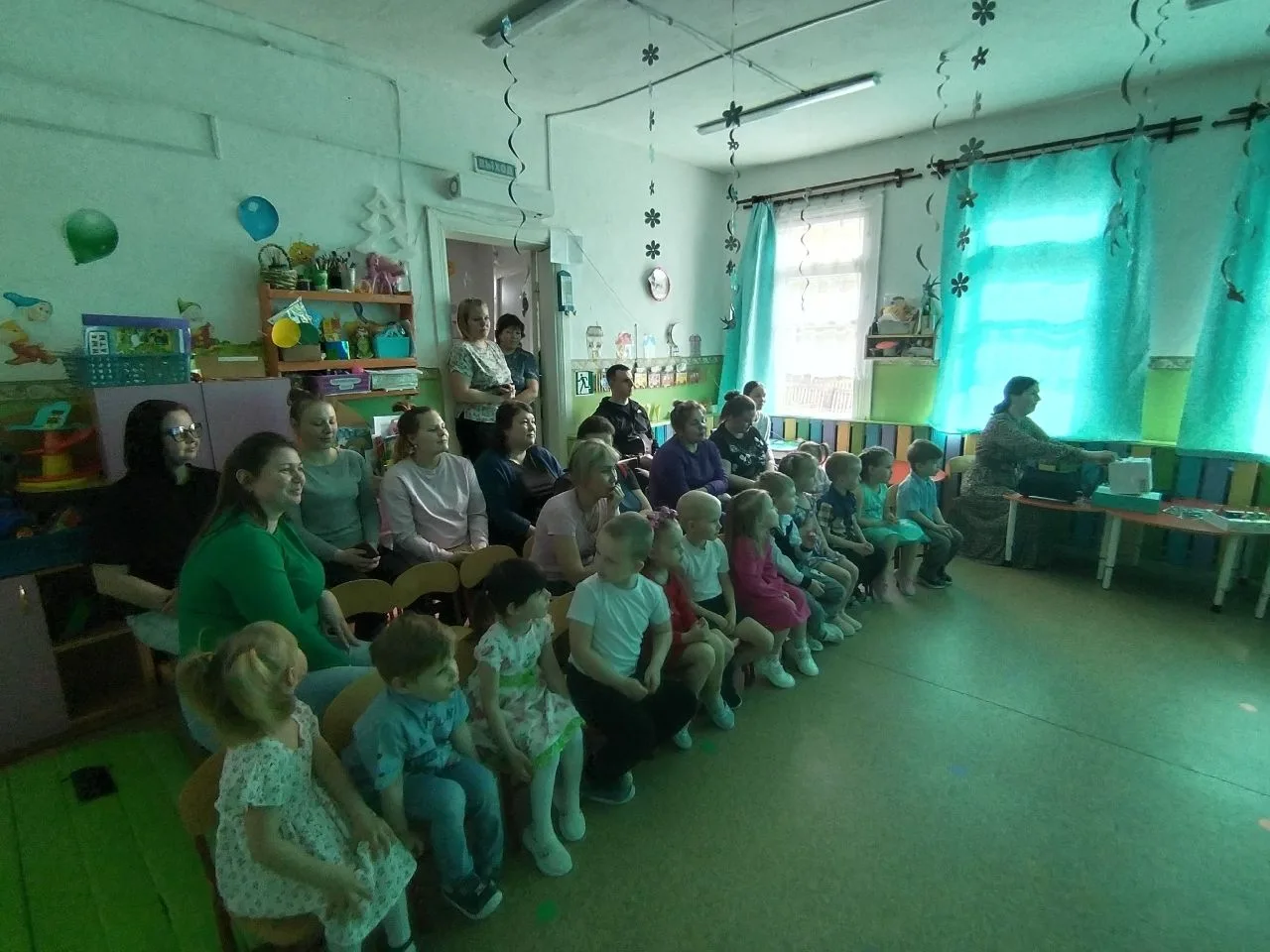 Экологический весенний праздник "Пой, танцуй, играй и природу охраняй"прошел в средней ...