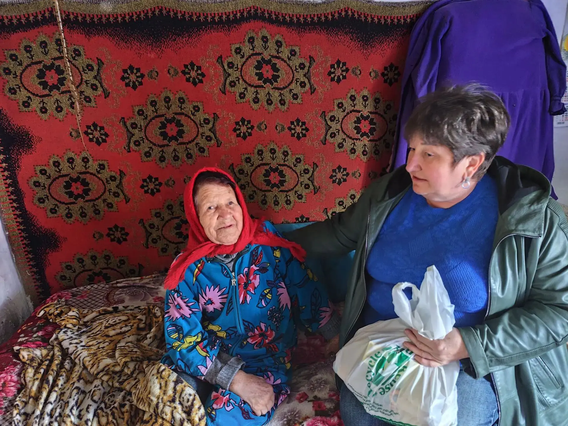 Ко Дню пожилого человека начальник Заозёрненского территориального отдела Александра Пш...