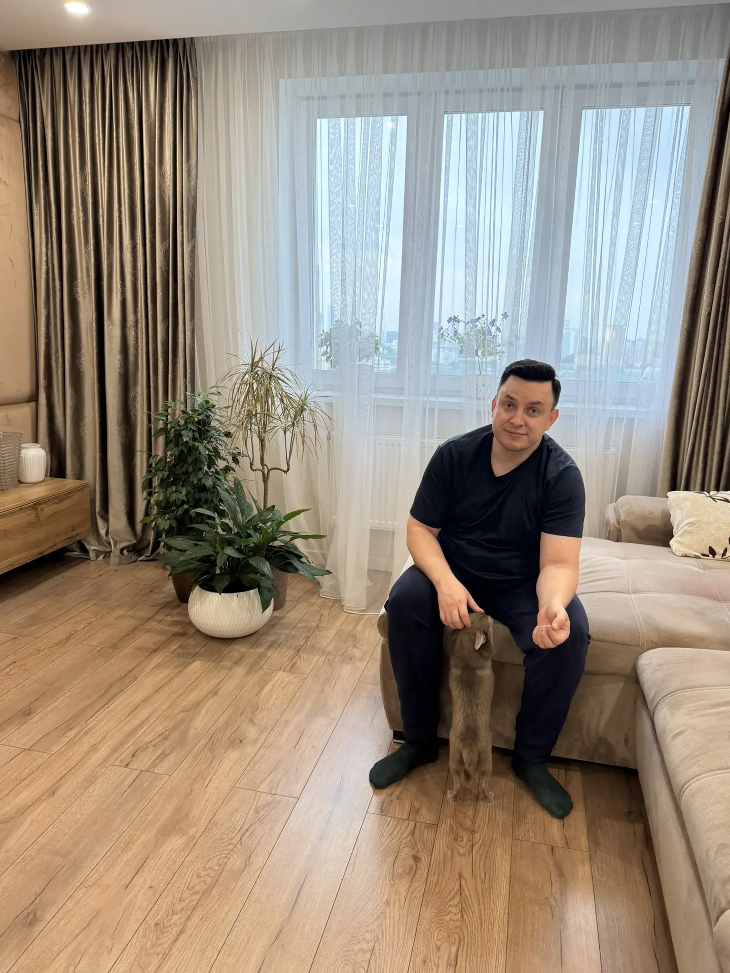 В хорошую семью попала 🤣🤣🤣🤣 накормят всегда )) приехали в гости к свекрови и свекру ) Ева у них 