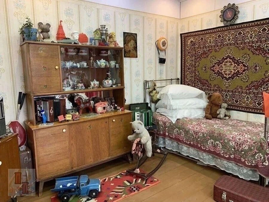 А давайте вспомним, что не каждая советская семья могла позволить себе роскошь выделить...