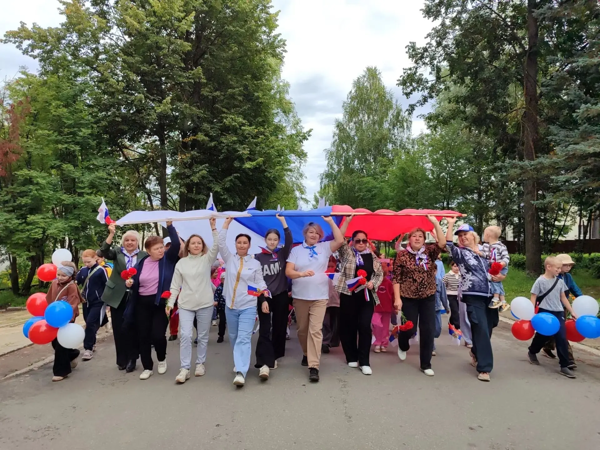 🇷🇺 Триколор над республикой: как Марий Эл отметила День Государственного флага России