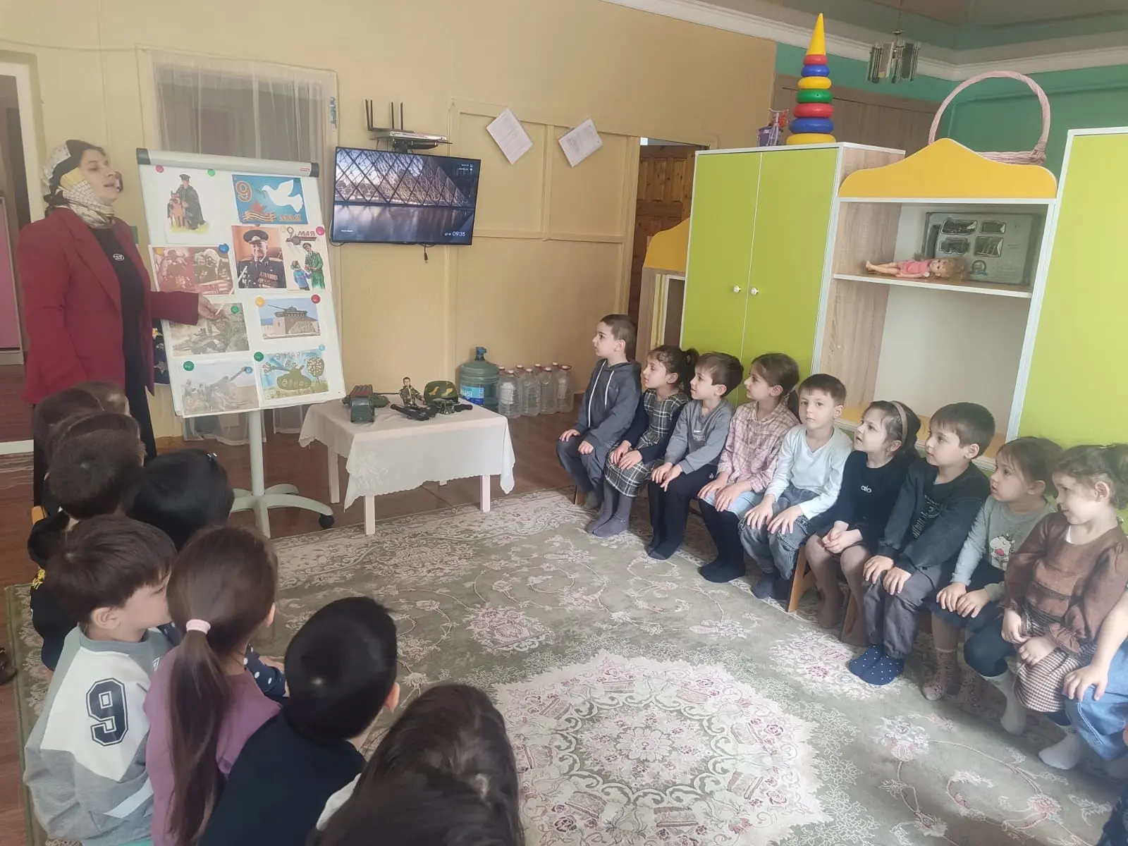 Аппликация на тему ,,Голубь мира".