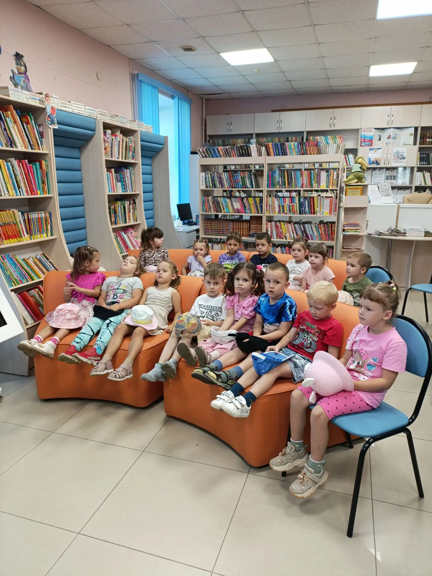 Ребята младшей группы посетили библиотеку.