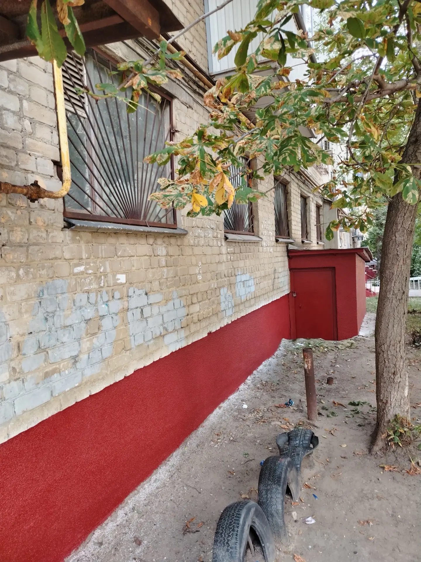 🏢 По адресу: пр-т Строителей, д. 68, завершены работы по ремонту цоколя.