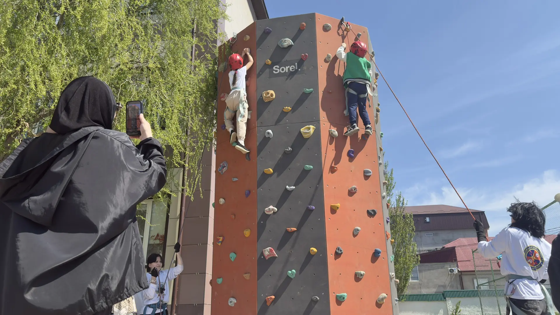 🧗‍♀️ Внимание, родители и ученики МБОУ СОШ №58! 🧗‍♂️  У нас отличные новости! 🤩 Теперь прямо во двор