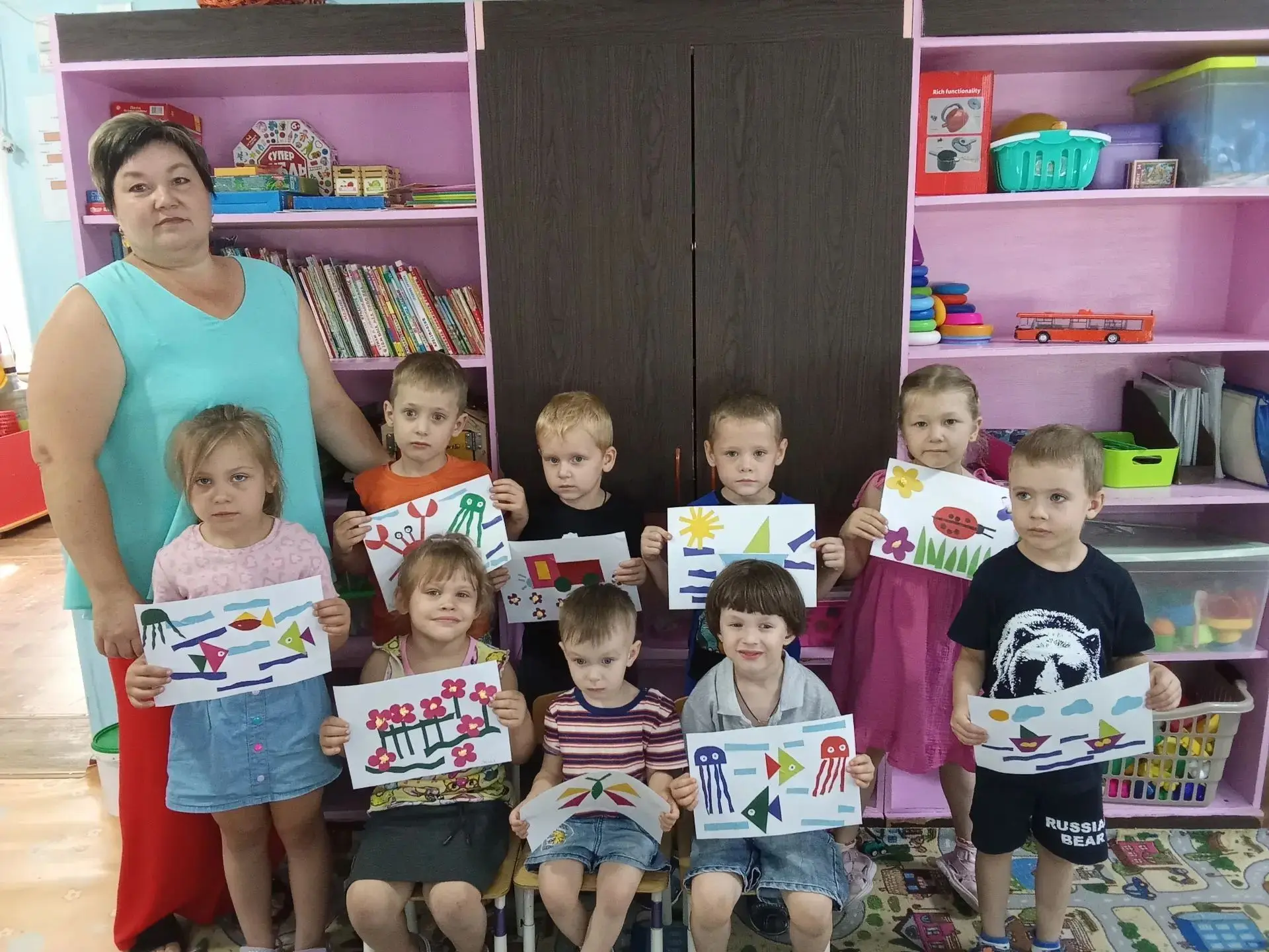 Лето - одно из самых прекрасных времён года!И это очень широкая тема для фантазии,которую можно выра