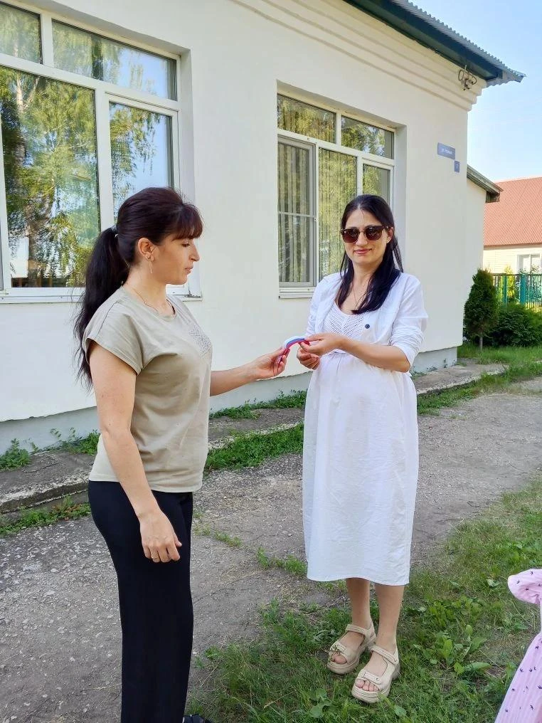 В преддверии Дня России в нашем детском саду прошла патриотическая акция «Российский триколор», в ра