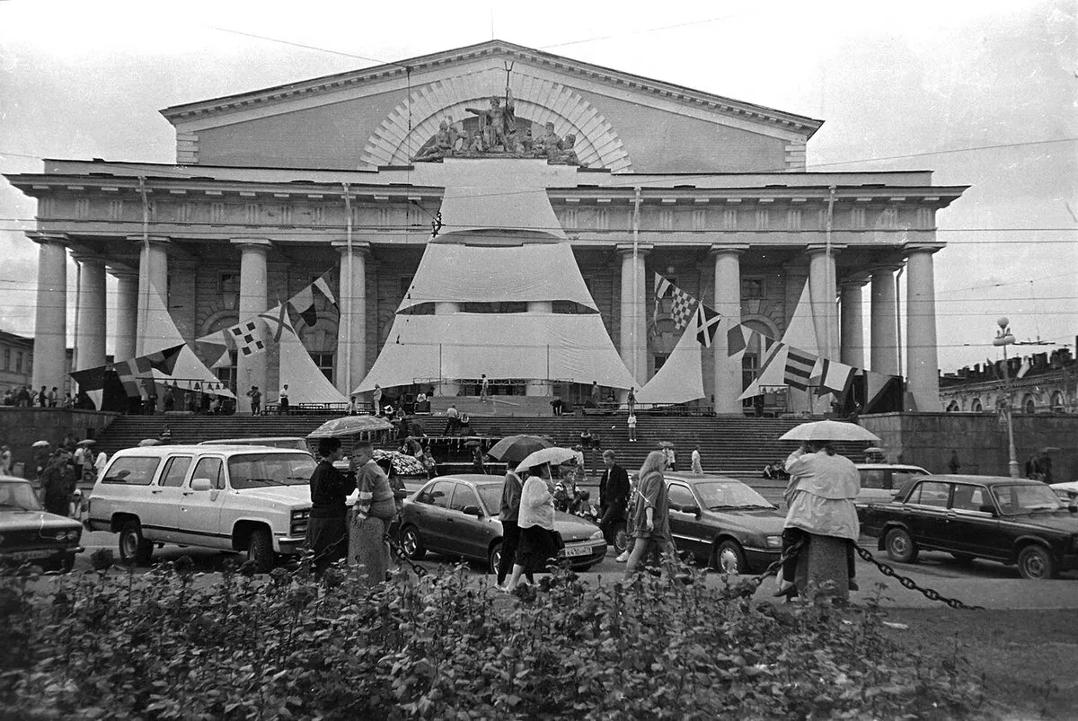 ⚓️ День Военно-морского флота у Биржи. Петербург, 1996 год.