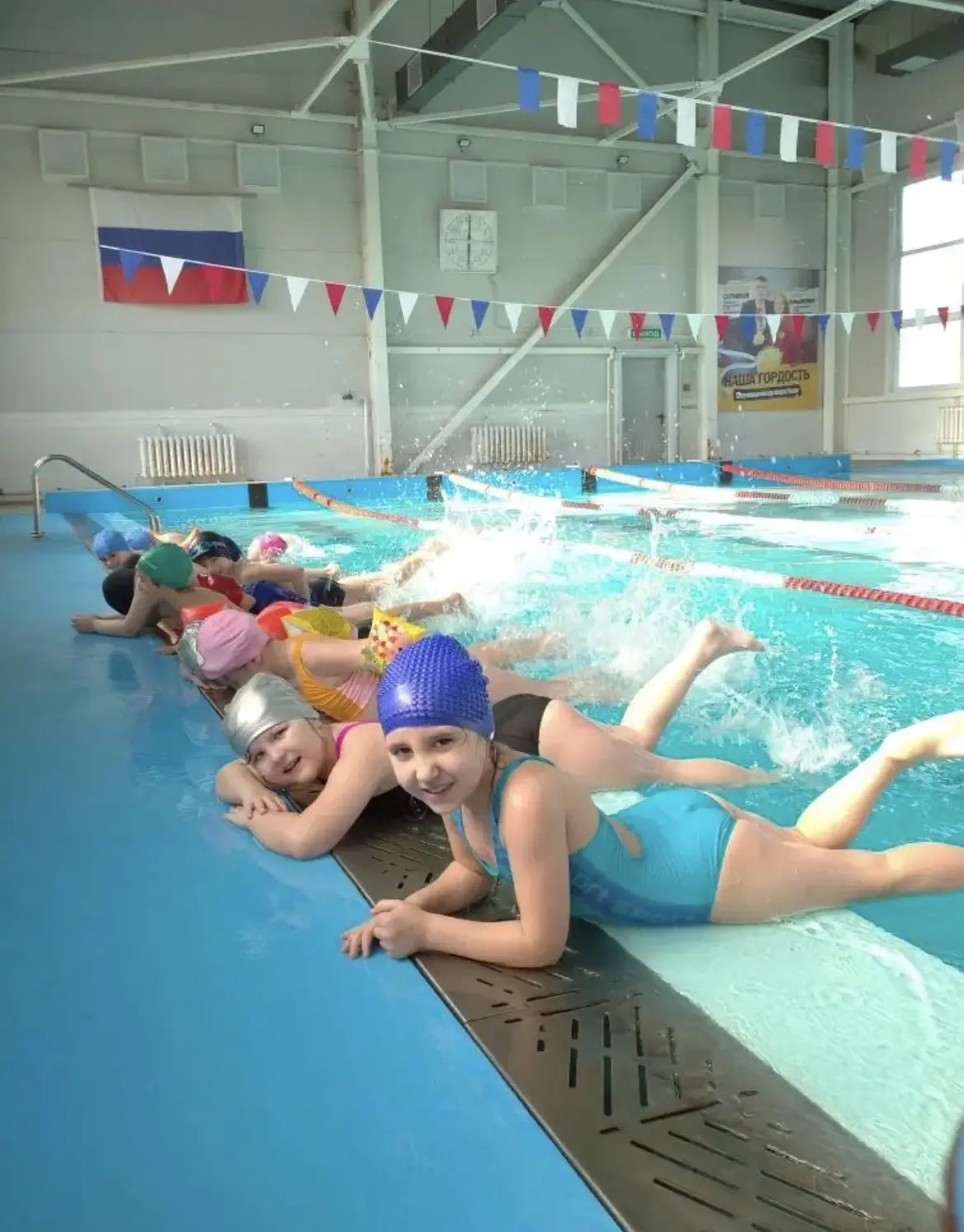 🏊🏻‍♀️Второклассники школы №38 принимают участие в реализации проекта "Плавание для всех". ✅Весь год 