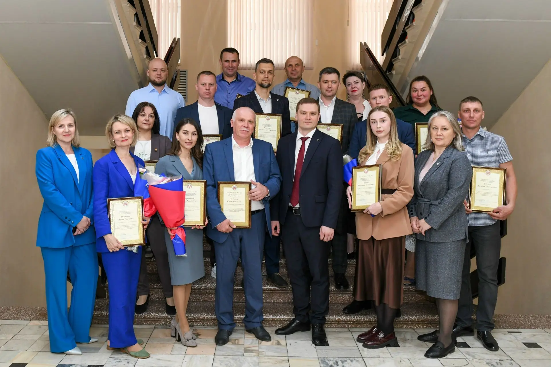 🏆 В День российского предпринимательства в Хакасии отметили вклад представителей бизне...