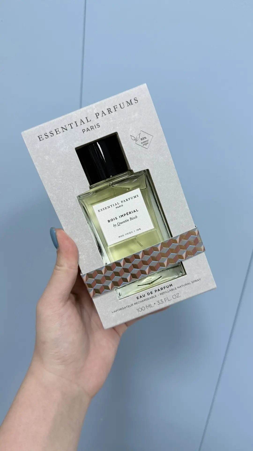 В наличии полный флакон bois imperial.