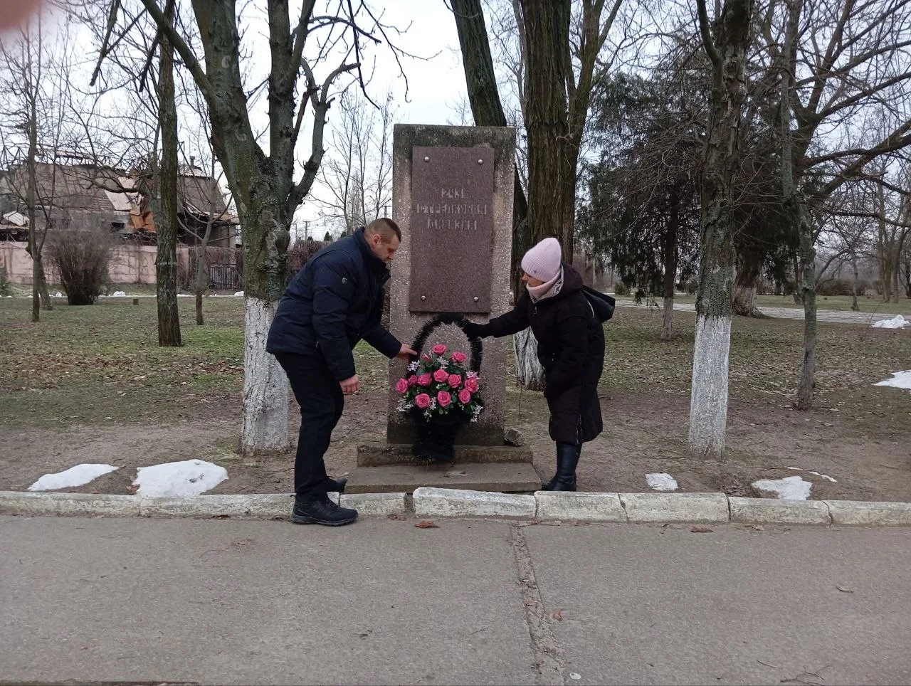 Коллектив МБУ ДО "Спортивной школы" из г. Каменка-Днепровская почтил память героев Вели...