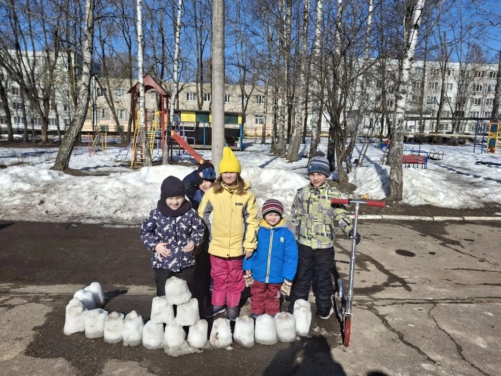 Экскурсия в природу «Весна в "Фениксе": Пробуждение природы и веселые игры!» ☀️🐦‍⬛🌸

Наконец-то ве
