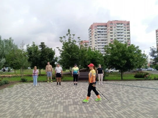 🚶‍♀️ В Суворовском пройдёт осенний мастер-класс по северной ходьбе