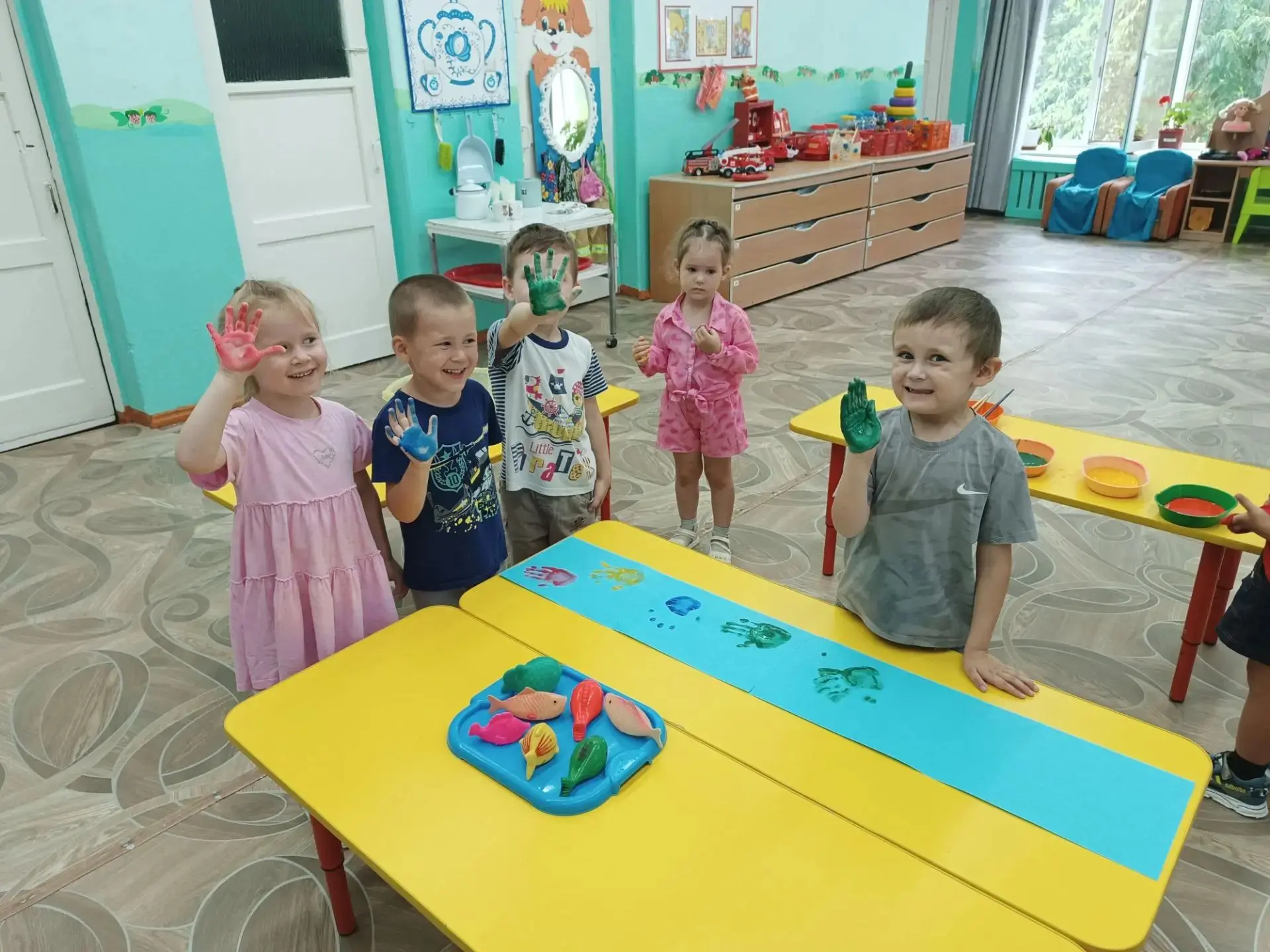 Рисование ладошками во второй младшей группе🏠