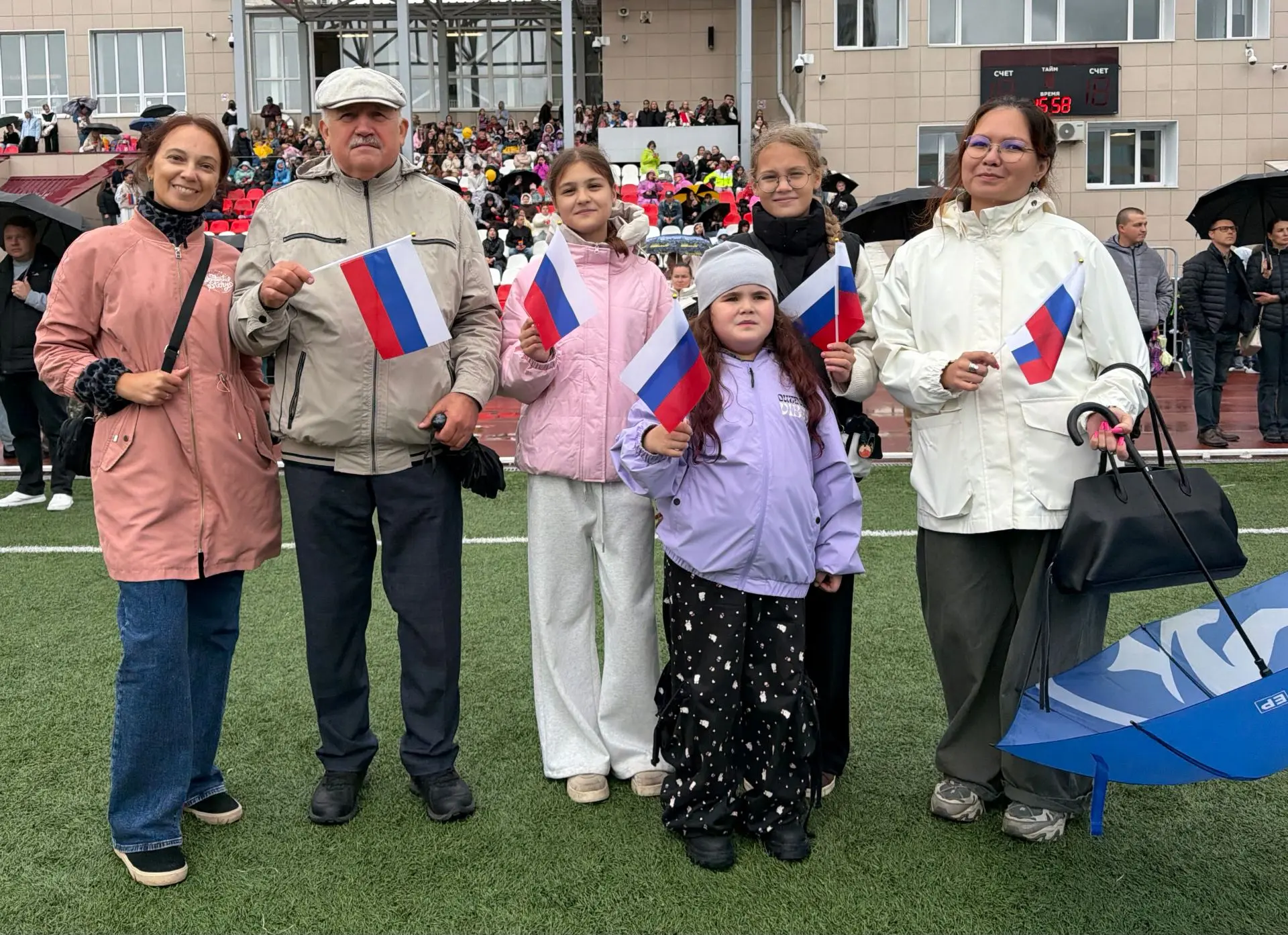 🇷🇺 Наша школа участвует во Всероссийской акции «Цвета Родины»!