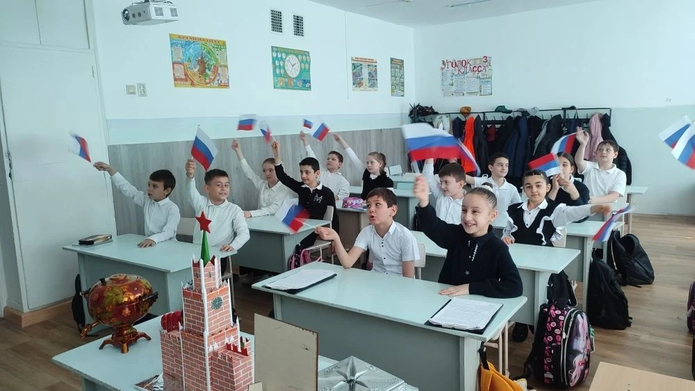 🎉 Проект 3 Д класса: «Официальные и неофициальные символы России» 🇷🇺  Наши третьеклассники с большим