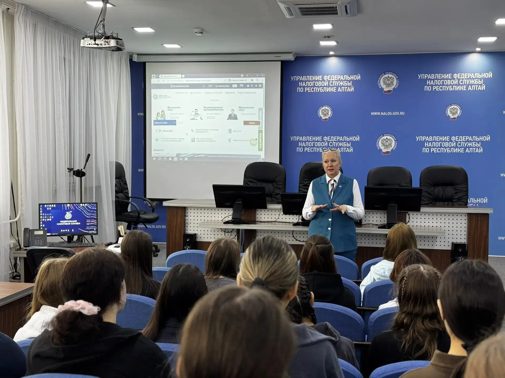✅Студенты политехнического колледжа посетили с экскурсией местное отделение Федеральной налоговой сл