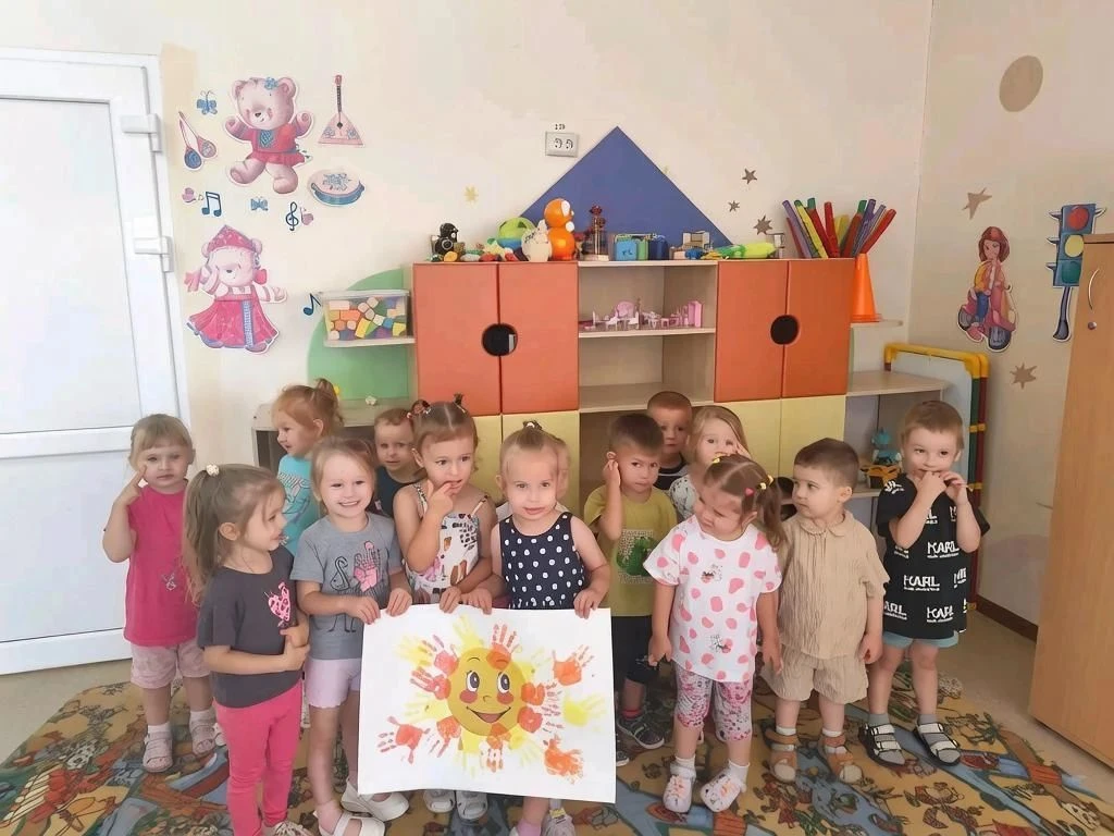 🌞 Ура! В нашей группе поселилось настоящее тепло: рисуем «Солнышко лучистое» ☀️