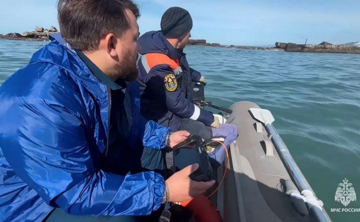 В Холмске нашли тело мальчика, которого унесло волной в воду.