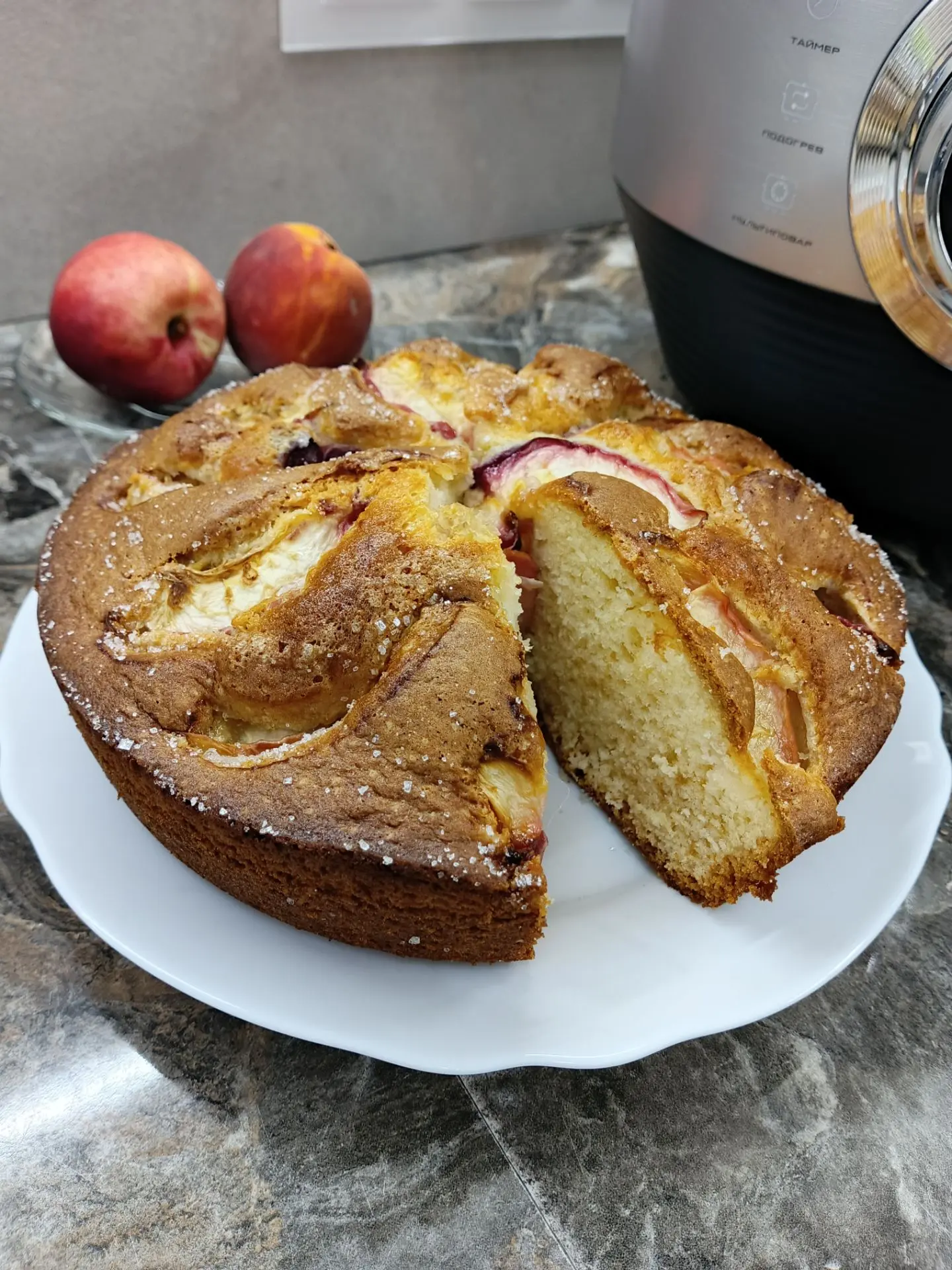 Приглашаю попробовать мой домашний пирог с сочными нектаринами. Это не просто выпечка, ...