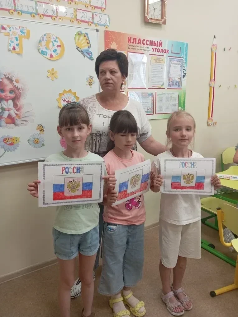 🇷🇺 День России в Мангушской школе № 2: патриотизм и безопасность