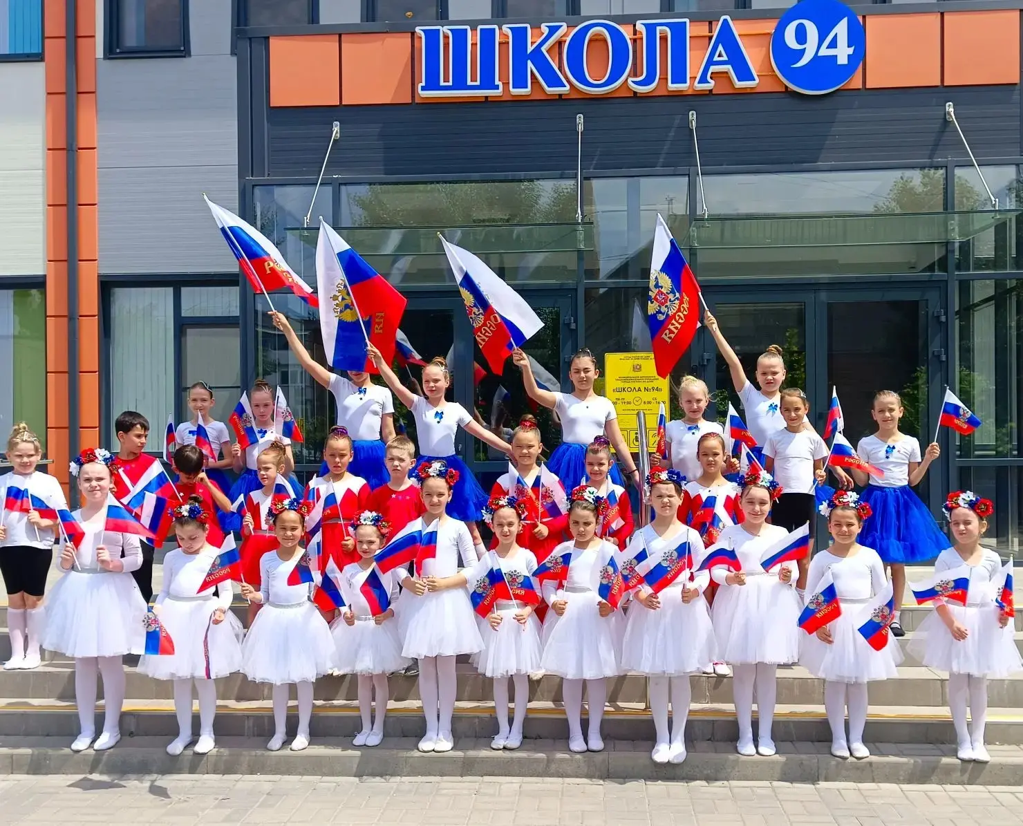 🇷🇺 Праздничный день в нашем лагере: День России с душой и улыбкой!
В нашем пришкольном лагере 11 и