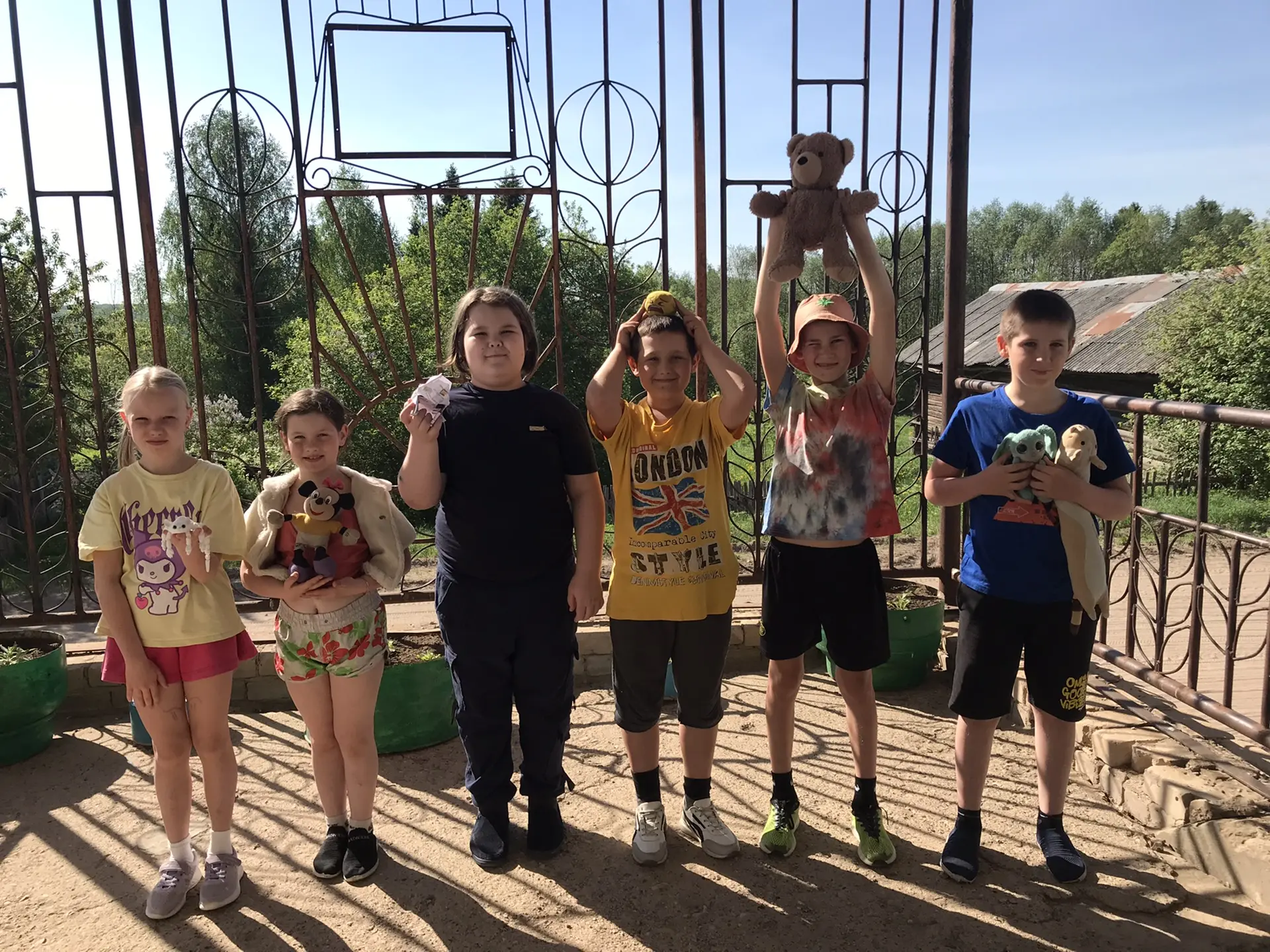День детства в школе — это традиционный праздник, который чаще всего проводится в мае д...
