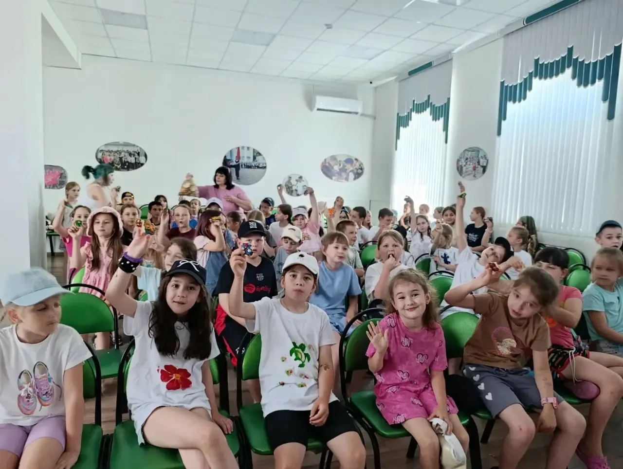 Лагерные будни — это время ярких впечатлений, новых знакомств и незабываемых приключений.
Каждый ден