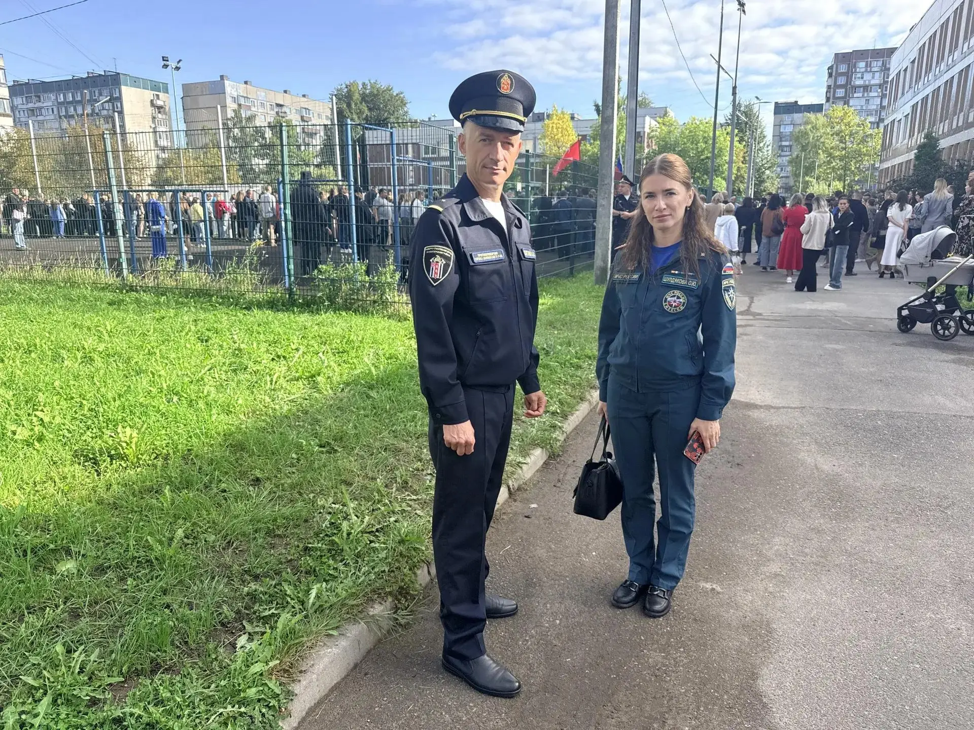 «Безопасный старт: пожарные и спасатели обеспечили порядок в День знаний»