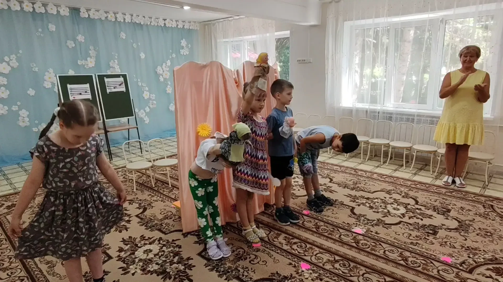 Магия перевоплощения: как мы празднуем День театра в детском саду🎭
Театр — это не просто развлечени