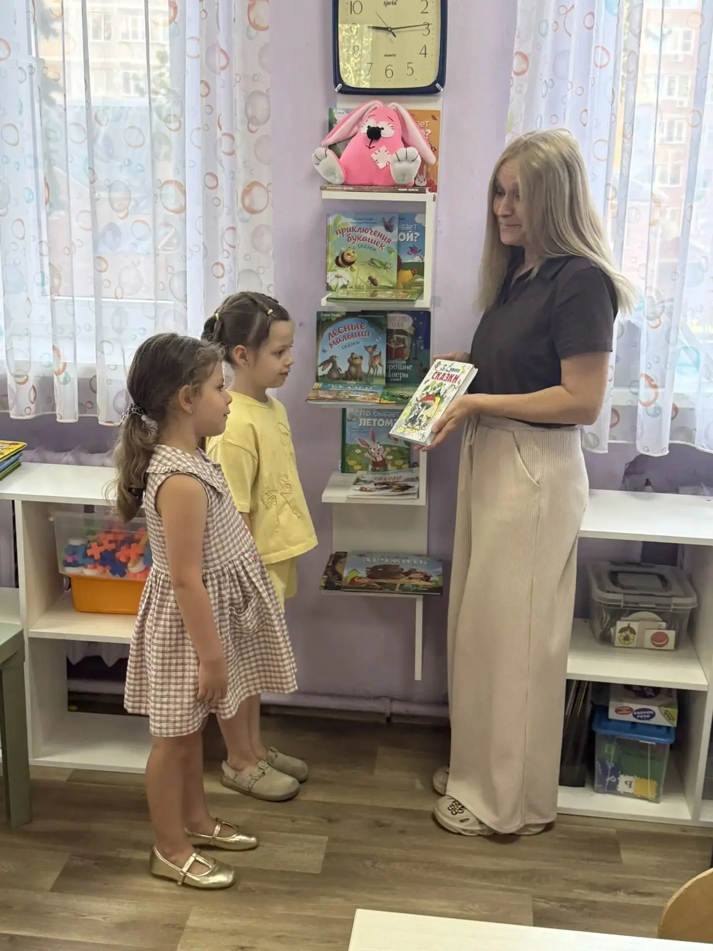 На этой неделе наши ребята из средней группы окунулись в увлекательный мир литературы. Мы с большим 