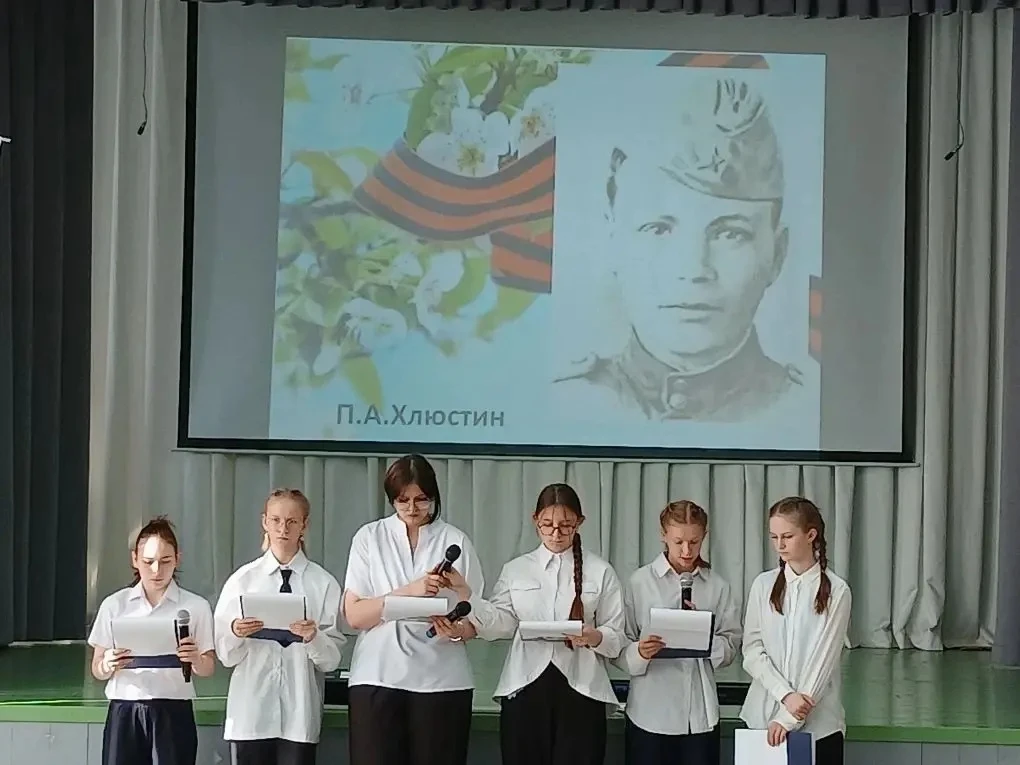 Активисты  "Движения Первых"  ГКОУ КО "Мещовская школа - интернат" провели "Линейку Пам...
