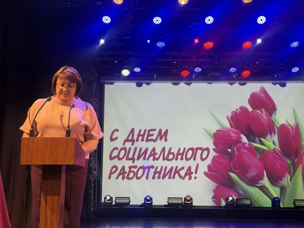 В Центре культуры «Лидер» отметили День работников социальной сферы. Лучшим сотрудникам...