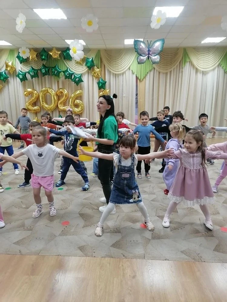 Дождь за окном? А у нас  — настоящее лето! ☀️🌈Сегодня, в День защиты детей, даже пасму...