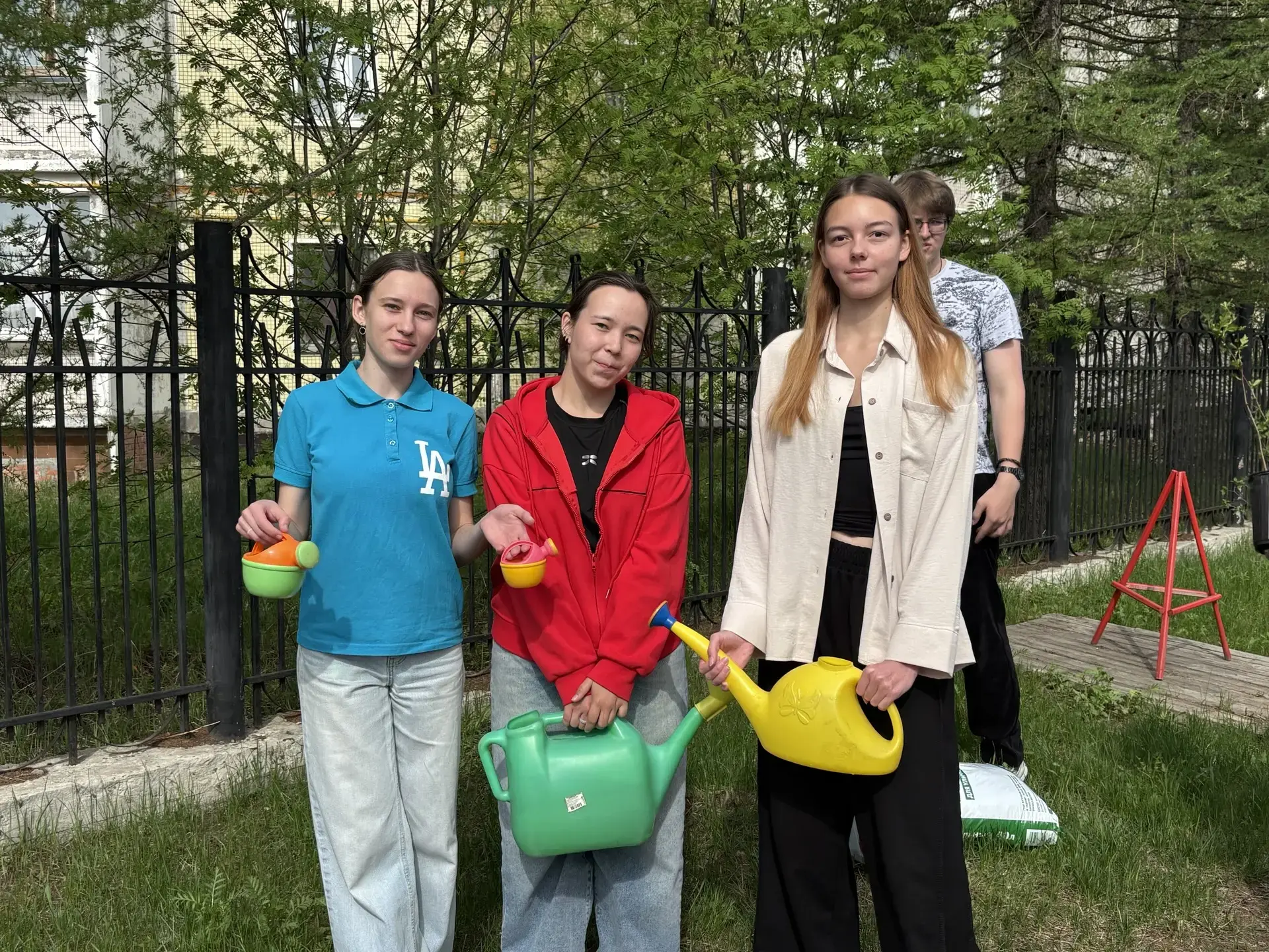 🌿Аллея выпускников: память, посаженная своими руками  📍Сегодня наши выпускники 11 классов, вместе с 