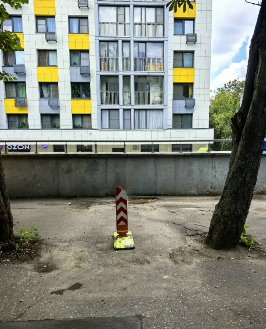 Сосед захватил парковочное место во дворе в Зюзино