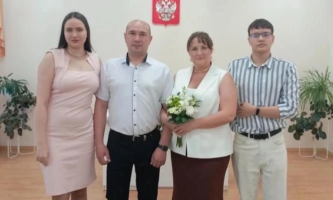 Серебряная свадьба в Кондопоге 💍

Супруги Кузнецовы — Владимир и Анна — отметили 25 лет совместной 