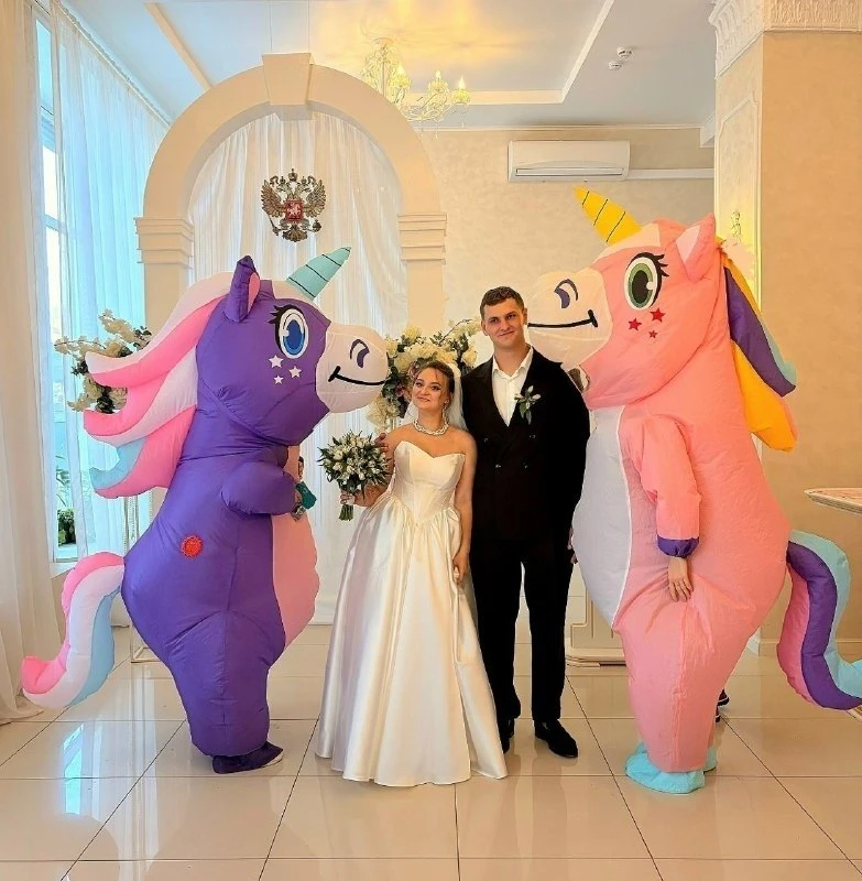 🦄 На свадьбе в Перми родственники невесты пришли в костюмах единорогов