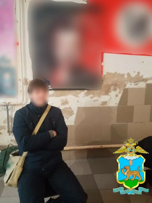 ⚡В Пскове сотрудники Центра «Э» пресекли распространение экстремистских материалов  👮‍♂Сотрудники Це