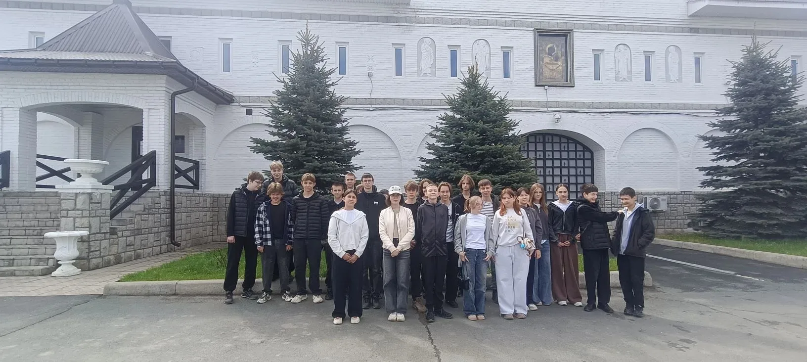 12.05.26 г. обучающиеся 7б класса вместе со своим классным руководителем Куценко А.Ю. посетили Иверс
