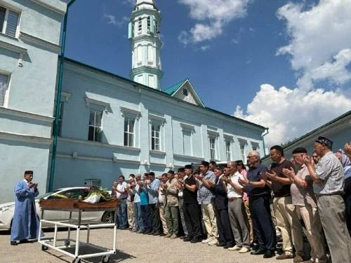 Бу зур югалту... галимнең әле эшли торган вакыты иде... Бик көчле галим иде, кешелекле галим иде – а
