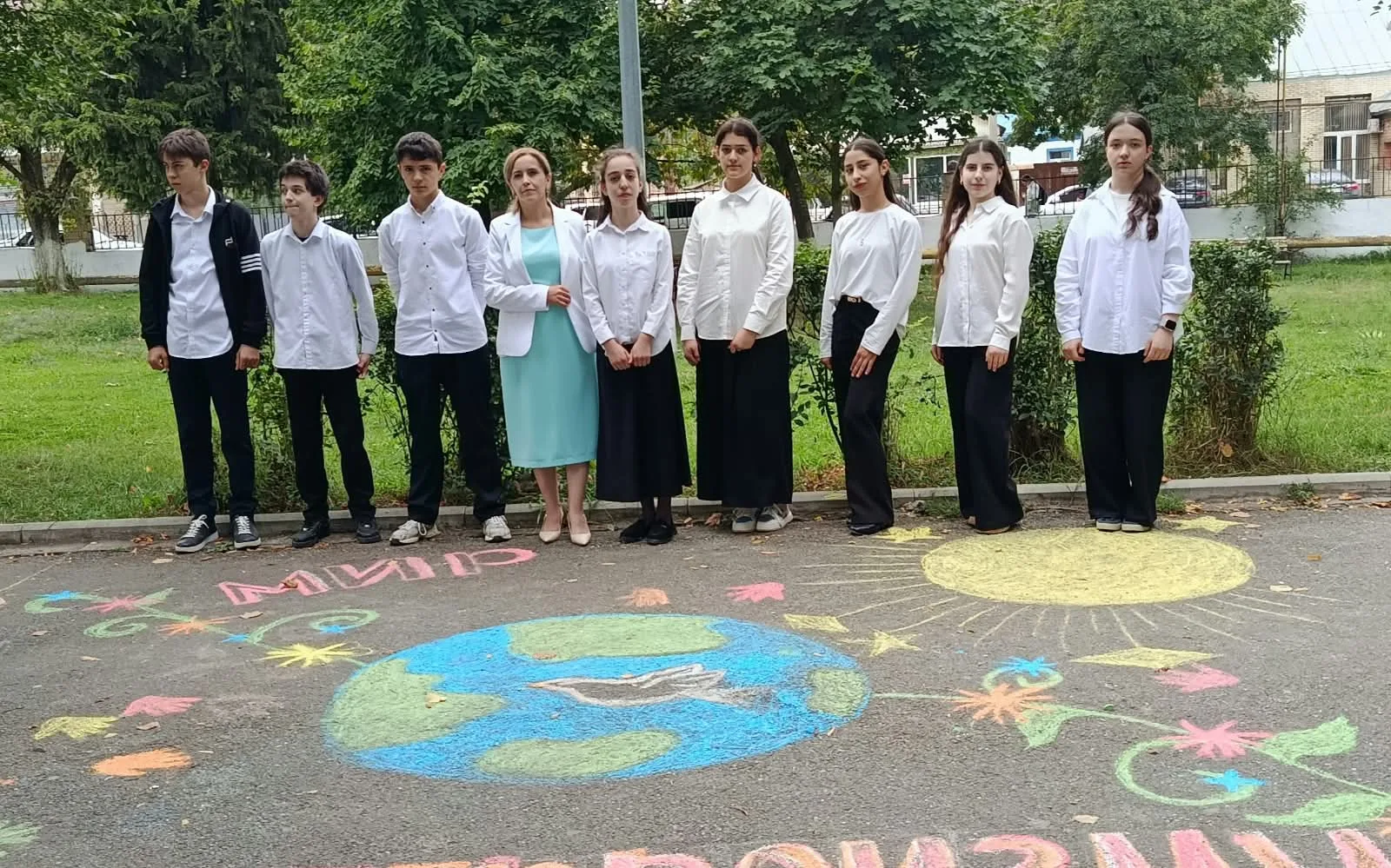 🎉 «Рисунок на асфальте»: голос детей за мир! 🎉