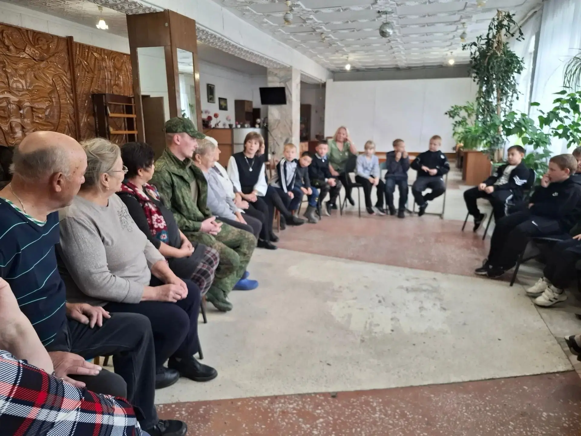 В ДК села Богословка состоялась встреча с участником СВО — Ильёй Якушовым (позывной «Як...